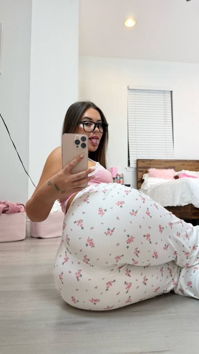 I’m available for nudes,massage and hookup💦🍑🍆 - Image 3